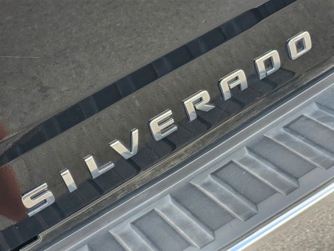 Used 2018 Chevrolet Silverado 1500 LT w/ Texas Edition RWD image 12