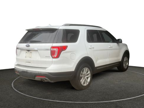 Used 2018 Ford Explorer XLT w/ Equipment Group 202A image 6