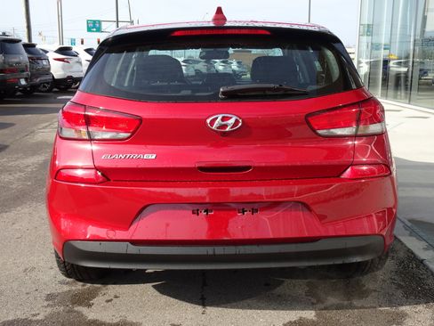 Used 2019 Hyundai Elantra GT FWD image 4