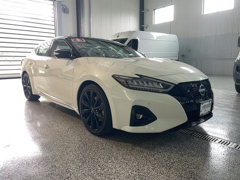 Used 2023 Nissan Maxima SR w/ Sport Mat Group FWD image 1
