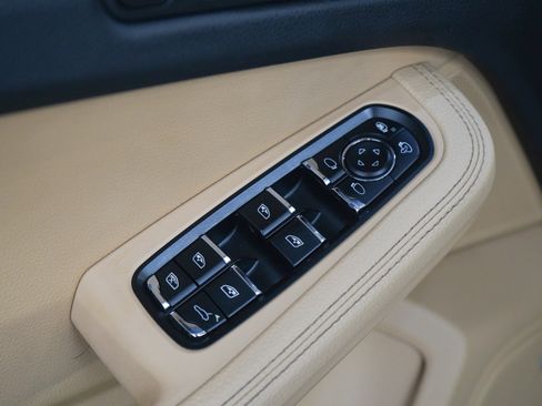 Used 2017 Porsche Macan AWD/4WD image 21