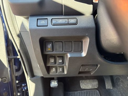 Used 2022 Nissan Frontier PRO-4X w/ Technology Package AWD/4WD image 21