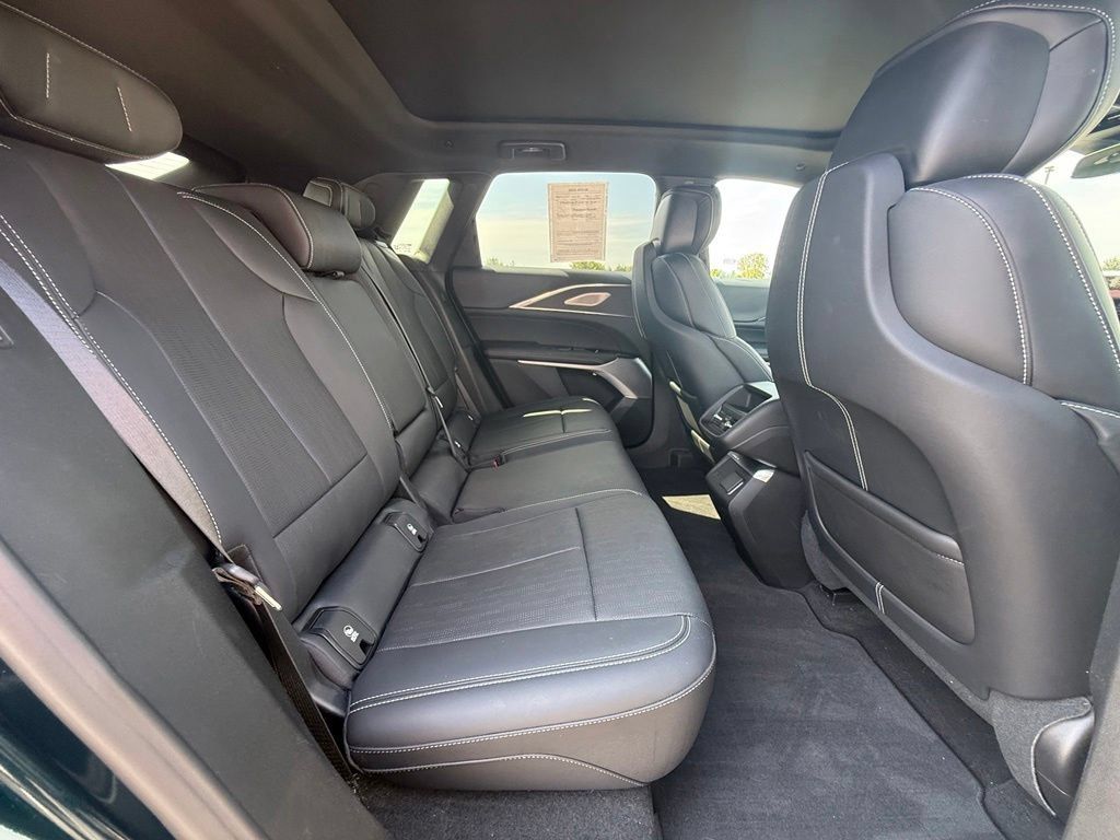Certified 2024 Cadillac Lyriq Luxury AWD/4WD image 35