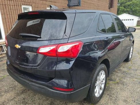 Used 2020 Chevrolet Equinox LS w/ LS Convenience Package FWD image 3