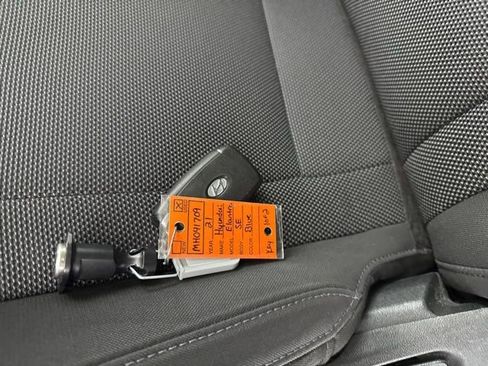 Used 2021 Hyundai Elantra SE image 27