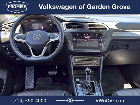 Used 2023 Volkswagen Tiguan SE w/ Panoramic Sunroof Package FWD image 25