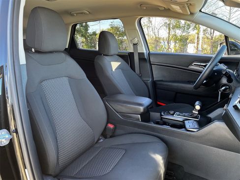 Used 2024 Kia Sportage LX image 24