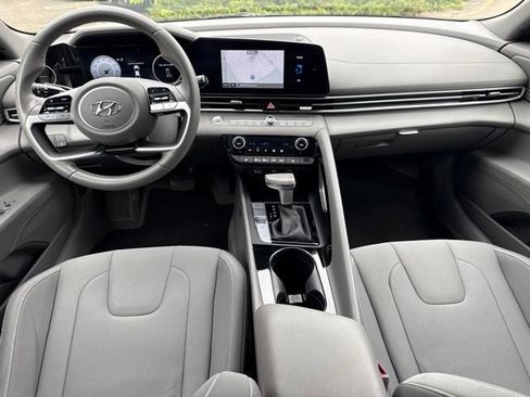 Used 2023 Hyundai Elantra SEL w/ Convenience Package FWD image 4