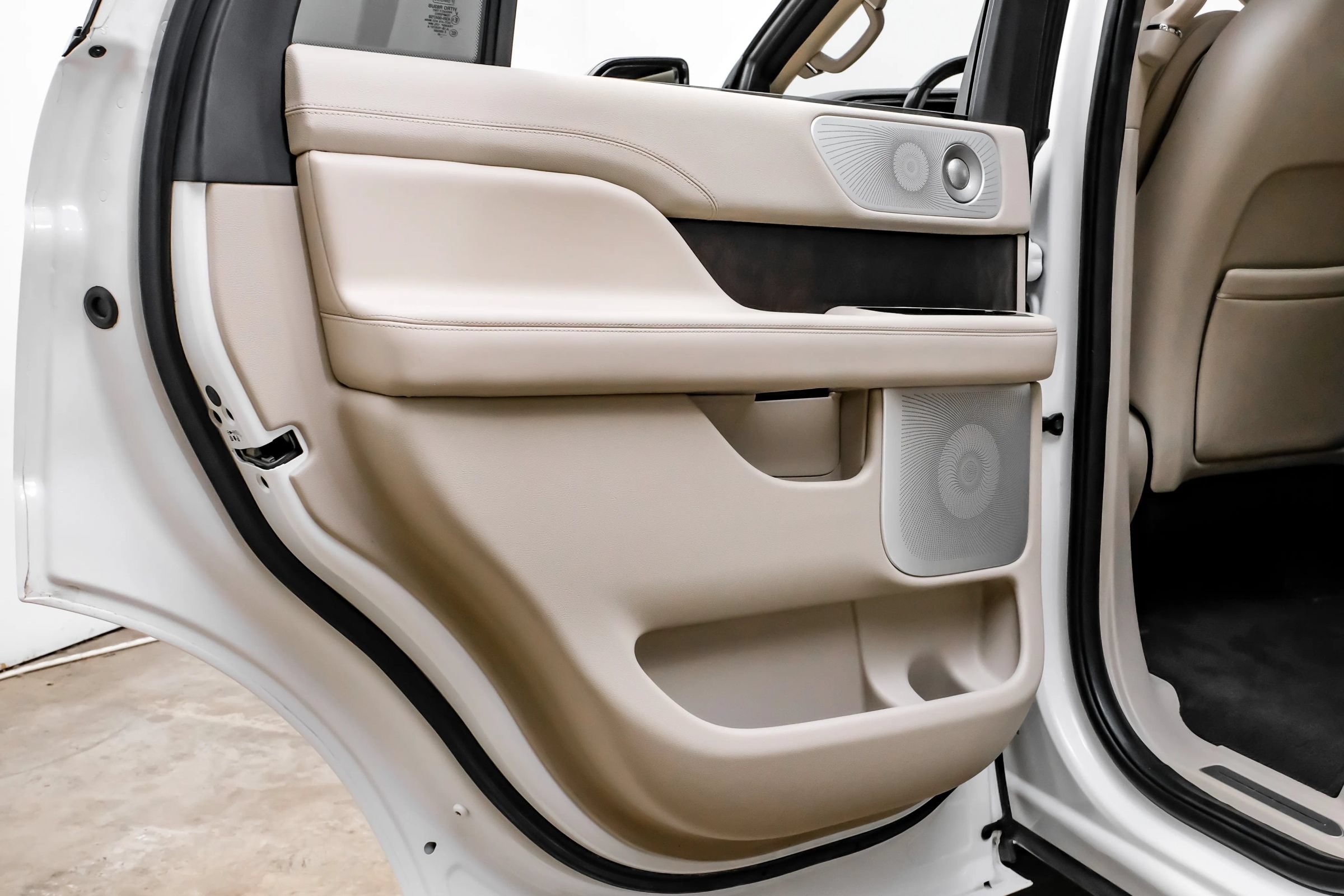 Used 2020 Lincoln Navigator Reserve w/ Luxury Package AWD/4WD image 39
