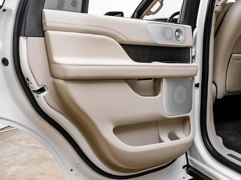 Used 2020 Lincoln Navigator Reserve w/ Luxury Package AWD/4WD image 39