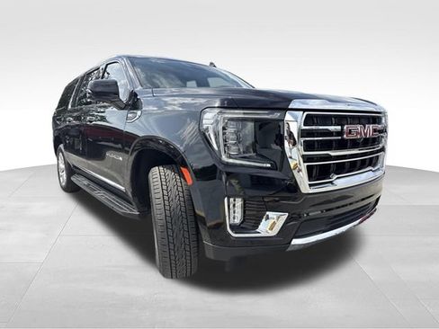 Used 2023 GMC Yukon XL SLT w/ SLT Luxury Package AWD/4WD image 3