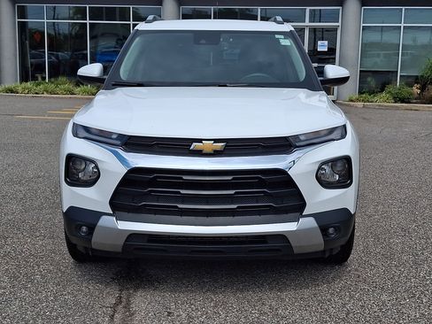 Used 2023 Chevrolet TrailBlazer LT w/ Convenience Package AWD/4WD image 3