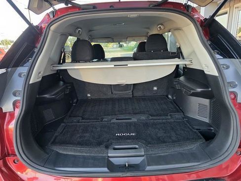 Used 2016 Nissan Rogue SV FWD image 24