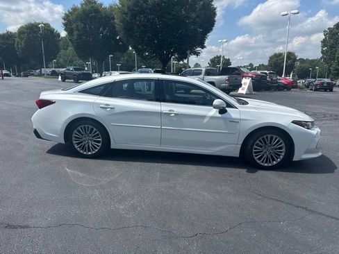 Used 2021 Toyota Avalon Limited w/ Advanced Safety Package FWD image 2