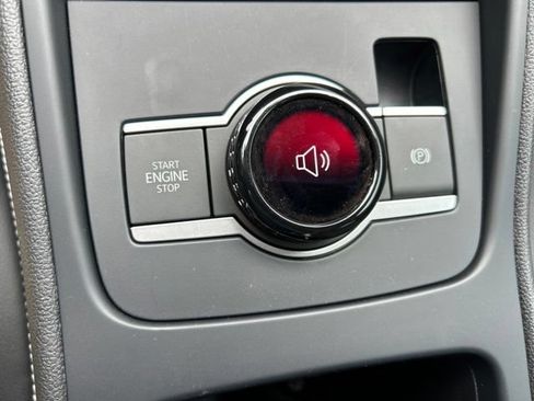 Used 2025 Volkswagen Tiguan SE FWD image 16