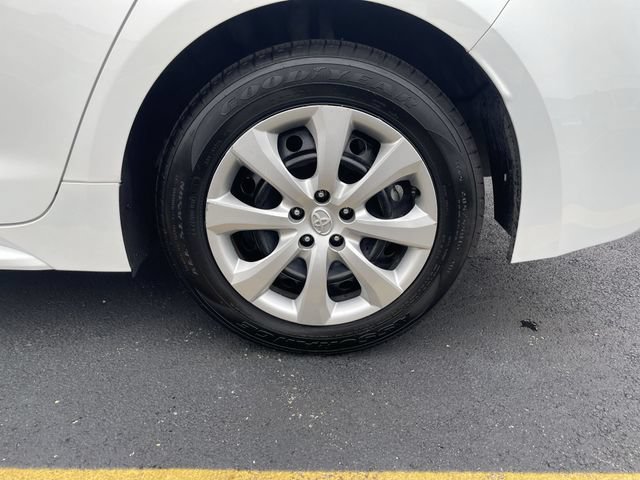 Used 2025 Toyota Corolla LE FWD image 30