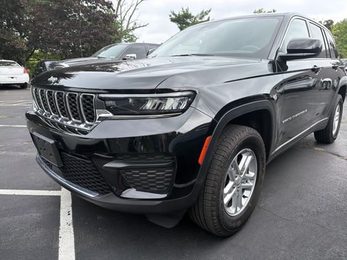 Certified 2023 Jeep Grand Cherokee Laredo w/ Luxury Tech Group I AWD/4WD image 3