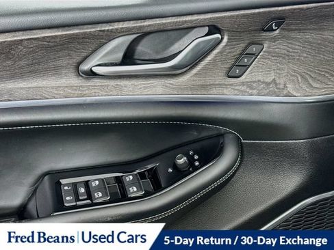 Used 2023 Jeep Grand Cherokee L Overland w/ Luxury Tech Group IV AWD/4WD image 24