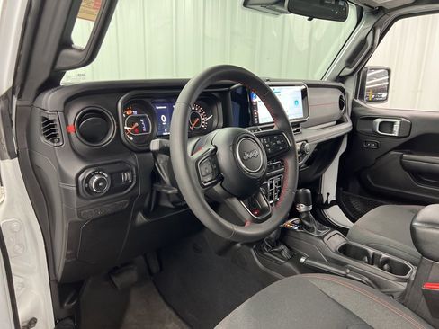 Used 2024 Jeep Wrangler Unlimited Rubicon image 15