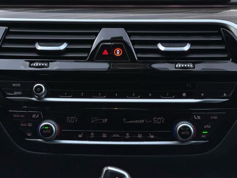 Used 2021 BMW 530i 530i Sedan w/ Convenience Package image 20