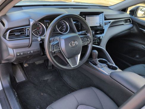 Used 2022 Toyota Camry LE image 10