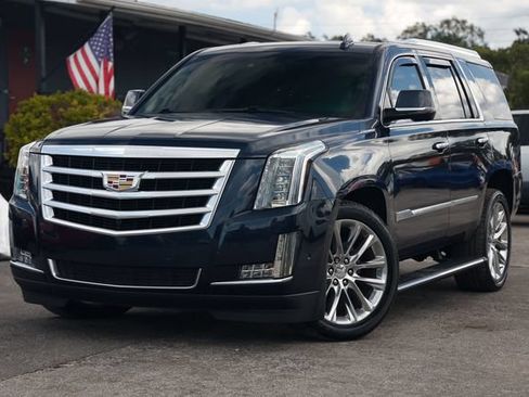 Used 2018 Cadillac Escalade Premium Luxury RWD image 1