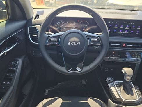 New 2026 Kia Seltos EX image 13