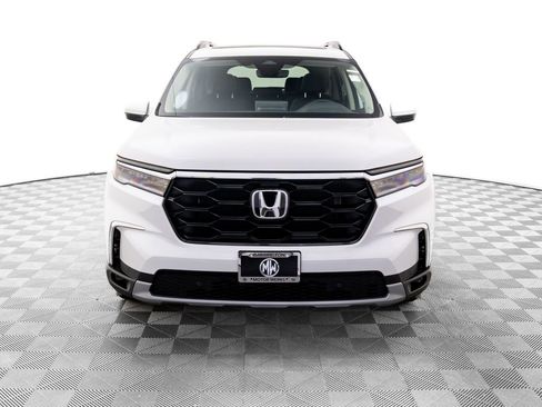 Certified 2025 Honda Pilot Touring image 10