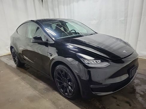 Used 2023 Tesla Model Y Long Range AWD/4WD image 3