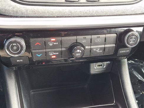 Used 2022 Jeep Compass Latitude image 16