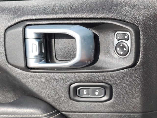 Used 2023 Jeep Wrangler Unlimited Sahara w/ Cold Weather Group AWD/4WD image 26