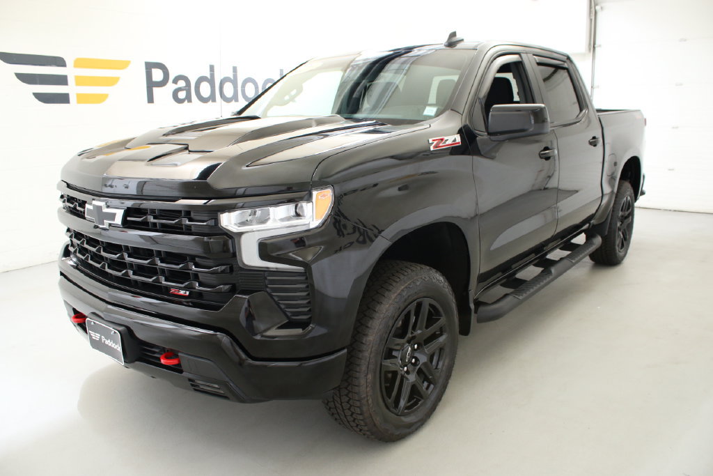Used 2025 Chevrolet Silverado 1500 LT Trail Boss AWD/4WD image 3