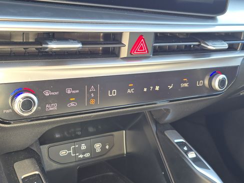 Certified 2025 Kia Sorento S image 27