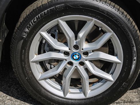 Used 2023 BMW X5 xDrive45e w/ Parking Assistance Package image 10