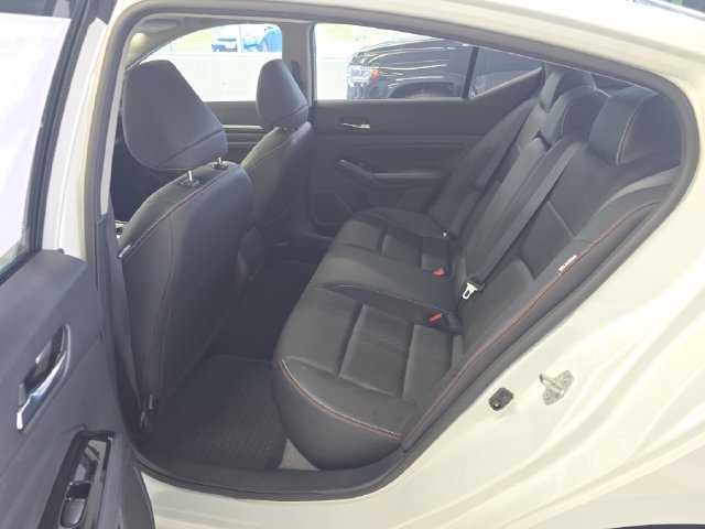 Used 2023 Nissan Altima 2.5 SR w/ SR Premium Package FWD image 10