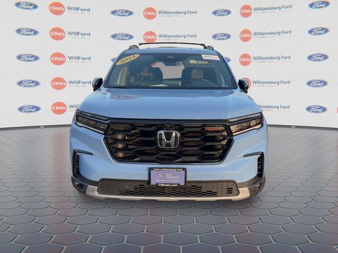 Used 2024 Honda Pilot TrailSport image 3
