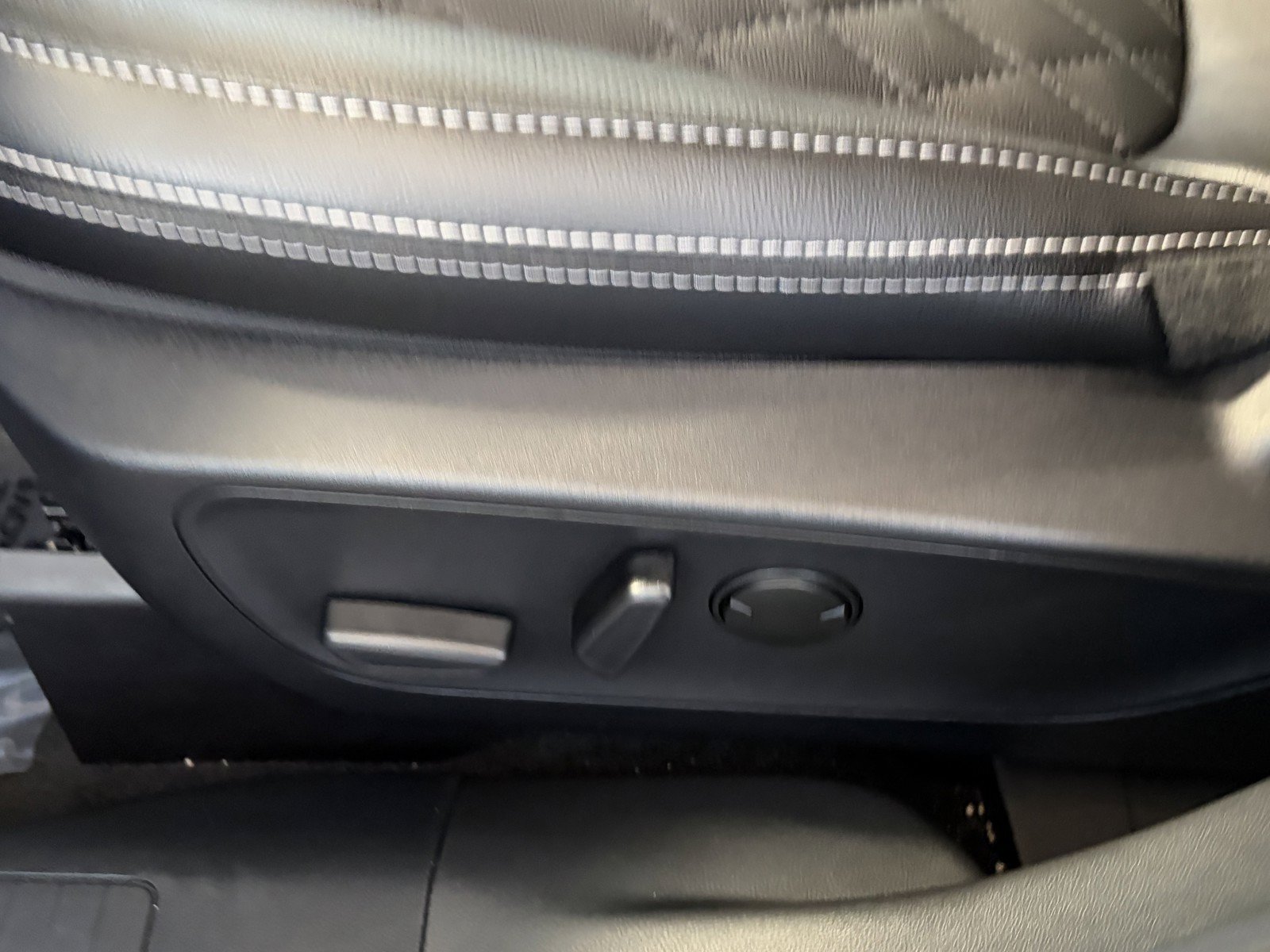 Used 2024 Ford Escape SE w/ PHEV Premium Package FWD image 23