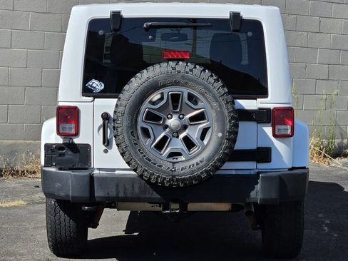 Used 2015 Jeep Wrangler Unlimited Rubicon w/ Connectivity Group AWD/4WD image 4