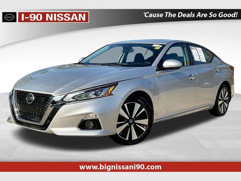 Used 2020 Nissan Altima 2.5 SV image 1