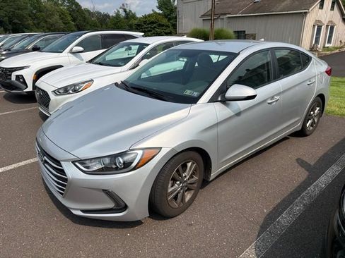 Used 2017 Hyundai Elantra SE w/ SE A/T Tech Package 03 FWD image 3