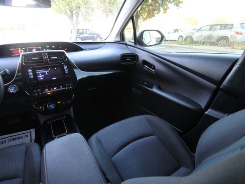 Used 2016 Toyota Prius Two image 32