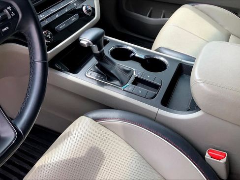 Used 2021 Kia Sedona EX FWD image 17