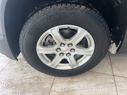 Used 2019 GMC Acadia SLE w/ LPO, Floor Liner Package image 9