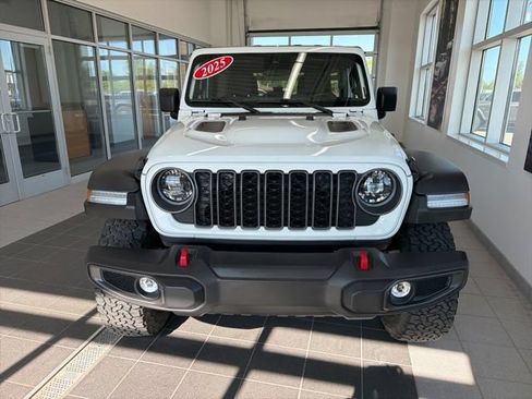 Used 2025 Jeep Wrangler Unlimited Rubicon AWD/4WD image 2