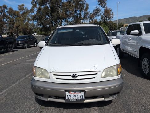Used 2002 Toyota Sienna image 2