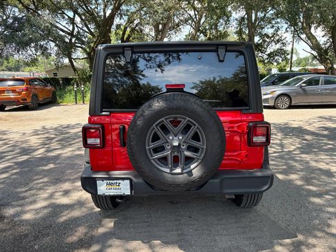 Used 2025 Jeep Wrangler Unlimited Sport AWD/4WD image 16