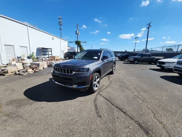 Used 2023 Jeep Grand Cherokee L Limited AWD/4WD image 3