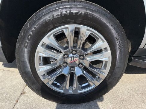 Used 2025 GMC Yukon Denali AWD/4WD image 49