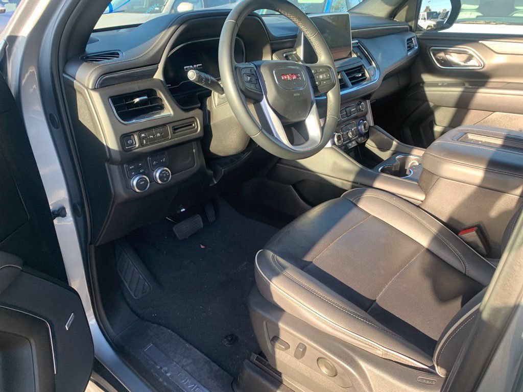 Used 2023 GMC Yukon SLT AWD/4WD image 10