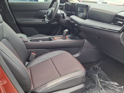 Used 2025 Nissan Kicks SR FWD image 23